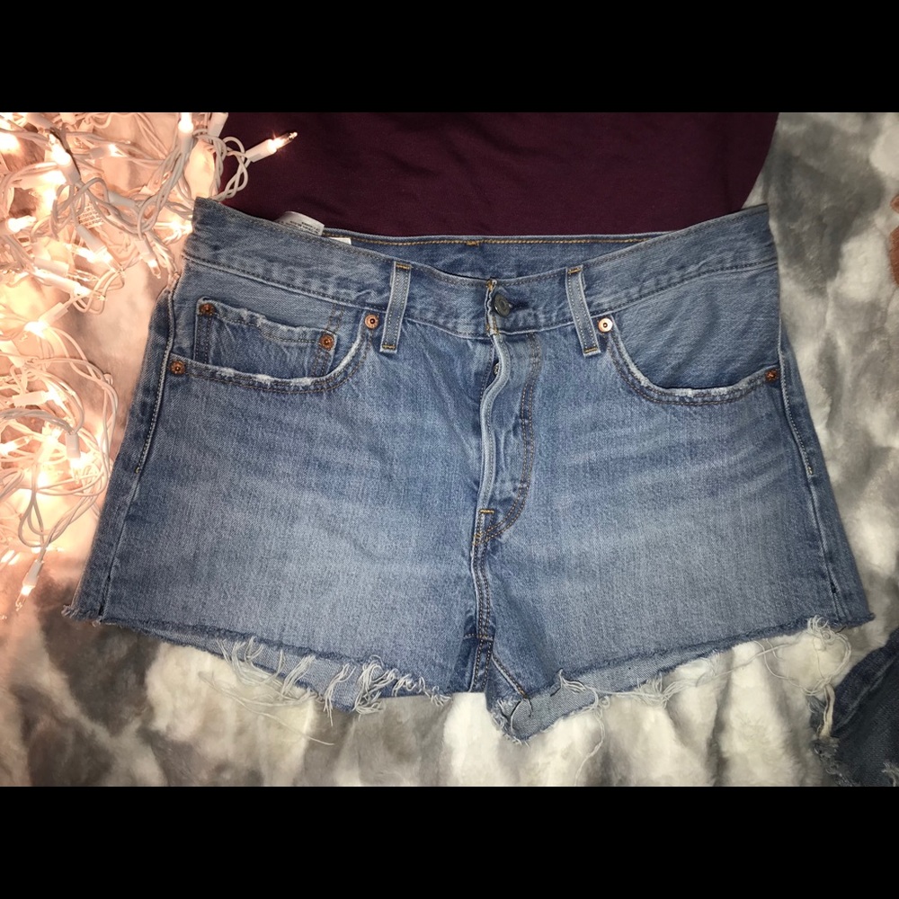 🎉SOLD🎉LEVIS 501 high rise shorts 🎉2 FOR 35$🎉
